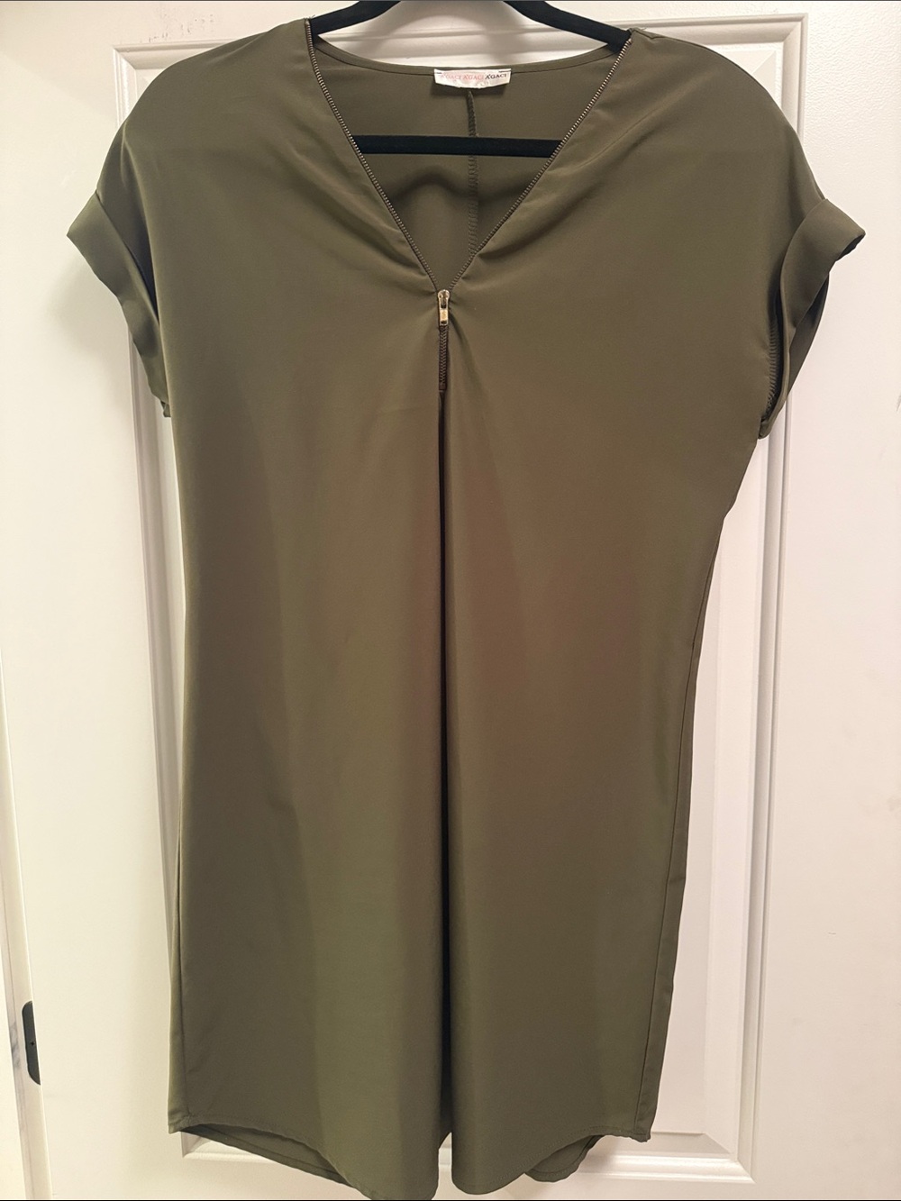 a'gaci Olive Green Short Sleeve V-Neck Shift Dress